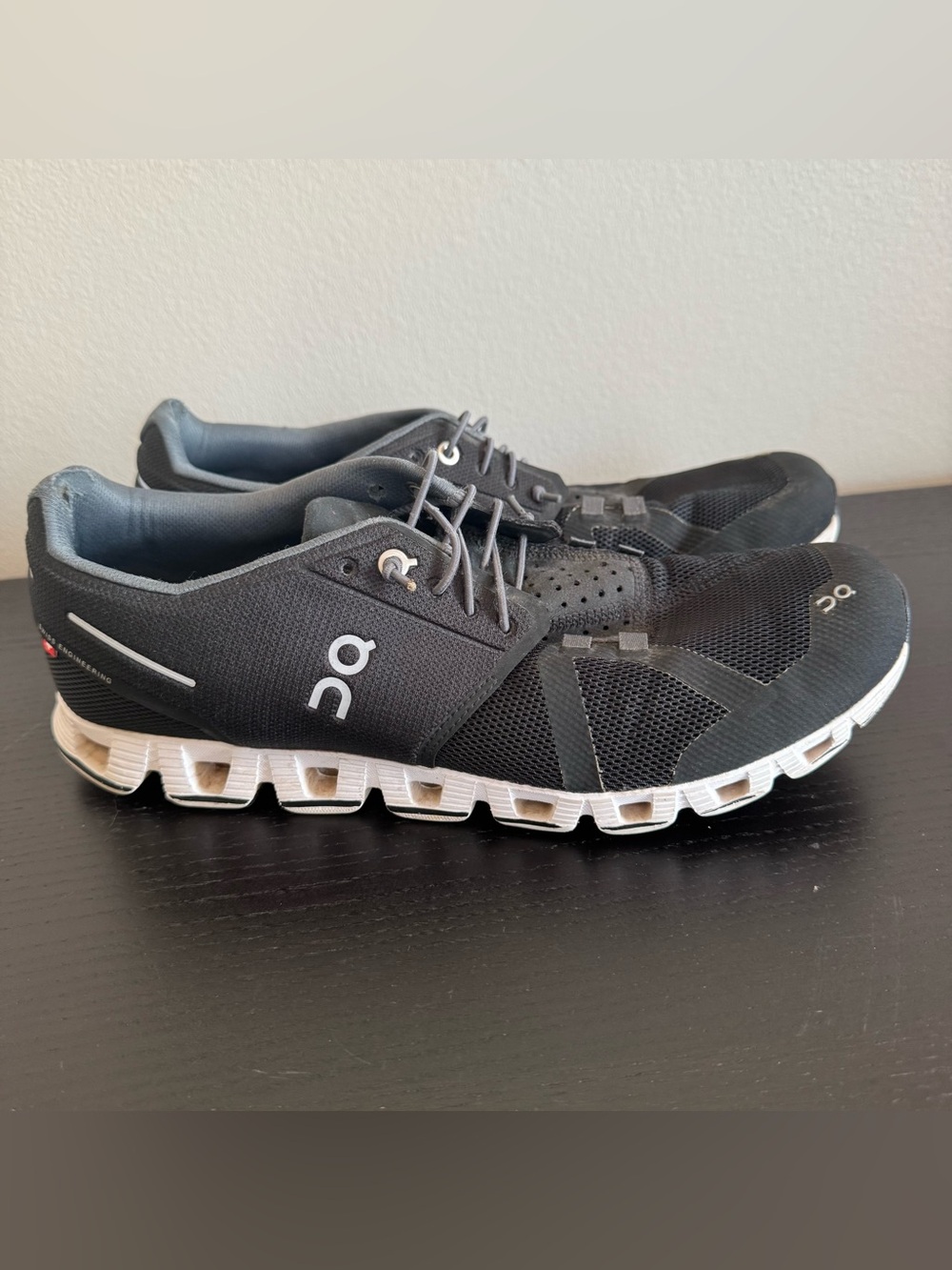 Men’s On cloud running shoes size 10